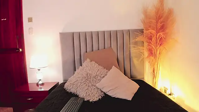 Amber  Davis online show from December 19, 2024, 6:12 pm