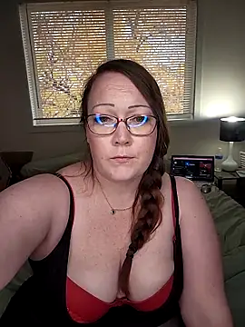 Snapshot of BBWQUEENBEEE chatting on October 13, 2025, 11:27 pm BBWQUEENBEEE online show from October 13, 2025, 11:27 pm