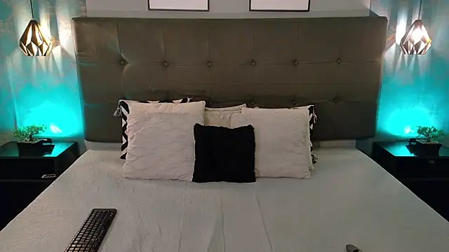 Snapshot of Madisonsmiith chatting on November 6, 2025, 8:32 pm Madisonsmiith online show from November 6, 2025, 8:32 pm