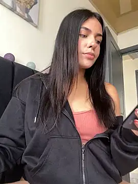 Snapshot of DaphneUwu chatting on December 23, 2024, 3:01 pm DaphneUwu online show from December 23, 2024, 3:01 pm