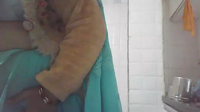 Snapshot of Riyasingh9 chatting on December 2, 2024, 3:37 am Riyasingh9 online show from December 2, 2024, 3:37 am