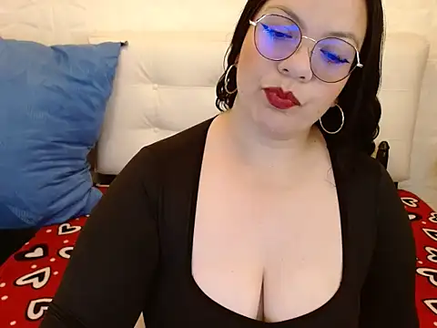 Snapshot of Angiee_BBW chatting on February 24, 2026, 3:43 pm Angiee BBW online show from February 24, 2026, 3:43 pm