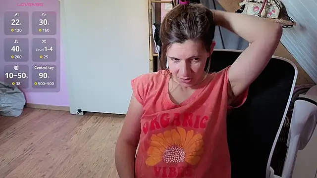 Lina lou4 online show from April 7, 2026, 3:01 pm