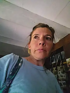 Snapshot of Lina_lou4 chatting on June 15, 2026, 3:25 pm Lina lou4 online show from June 15, 2026, 3:25 pm