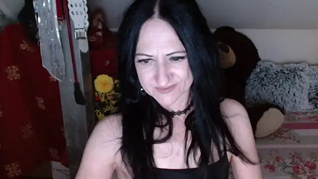 Snapshot of DebraMilf chatting on June 4, 2026, 1:33 am DebraMilf online show from June 4, 2026, 1:33 am