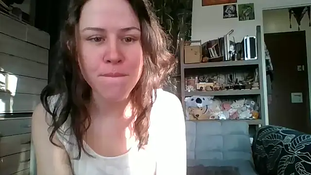 Snapshot of SuzieWanKenobi chatting on December 4, 2024, 1:53 pm SuzieWanKenobi online show from December 4, 2024, 1:53 pm