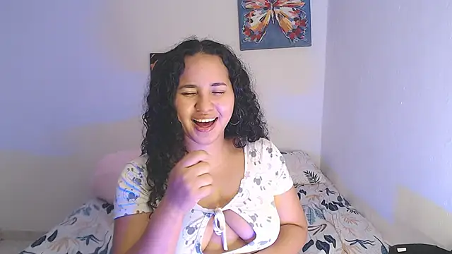 Snapshot of luciana_keating chatting on November 4, 2025, 2:21 am luciana keating online show from November 4, 2025, 2:21 am