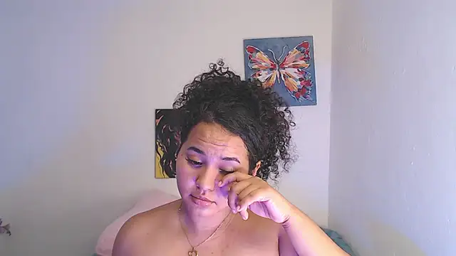 Snapshot of luciana_keating chatting on November 10, 2025, 10:14 am luciana keating online show from November 10, 2025, 10:14 am