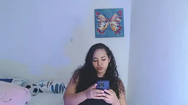 Snapshot of luciana_keating chatting on November 29, 2025, 12:13 am luciana keating online show from November 29, 2025, 12:13 am