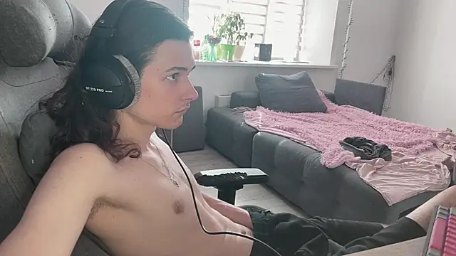 CandyChell online show from June 12, 2026, 12:59 pm