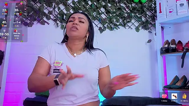Snapshot of louise_nails chatting on June 17, 2026, 5:14 pm louise nails online show from June 17, 2026, 5:14 pm
