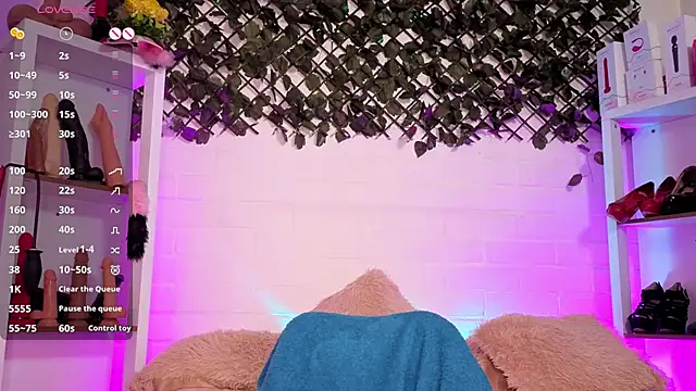 Snapshot of louise_nails chatting on July 18, 2026, 3:54 am louise nails online show from July 18, 2026, 3:54 am
