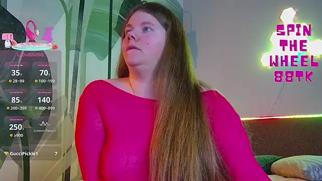 RubyValen online show from December 1, 2025, 4:39 am