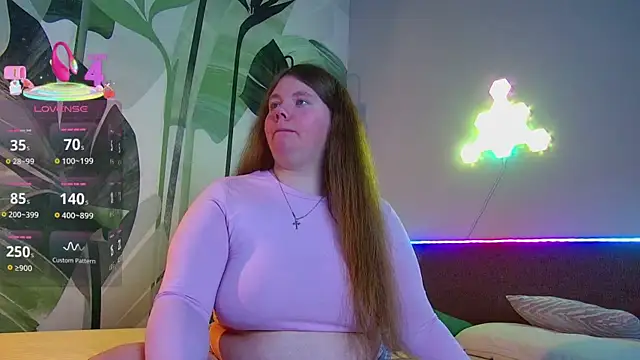 Snapshot of RubyValen chatting on April 6, 2026, 1:36 am RubyValen online show from April 6, 2026, 1:36 am