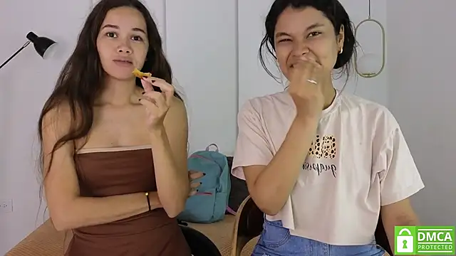 Snapshot of sexychanell_18 chatting on October 21, 2025, 1:23 pm sexychanell 18 online show from October 21, 2025, 1:23 pm