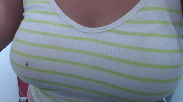 Laura hottt online show from October 27, 2025, 5:39 pm