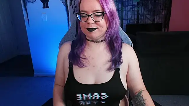 KiraSpitQueen online show from November 5, 2025, 4:45 am