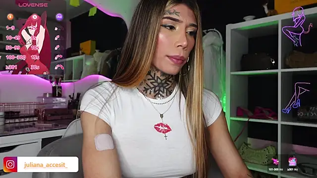 Snapshot of caroline_cossei chatting on January 15, 2025, 8:37 pm caroline cossei online show from January 15, 2025, 8:37 pm