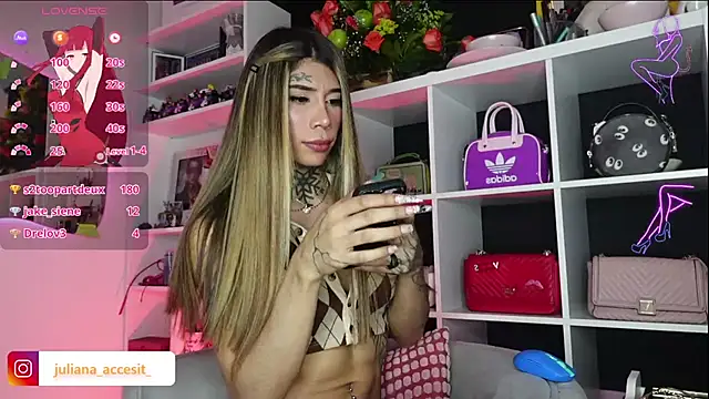 Snapshot of caroline_cossei chatting on February 11, 2025, 9:09 am caroline cossei online show from February 11, 2025, 9:09 am