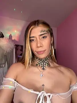 Snapshot of caroline_cossei chatting on September 28, 2025, 9:25 am caroline cossei online show from September 28, 2025, 9:25 am