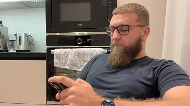 Bear bear  online show from November 12, 2025, 11:21 am