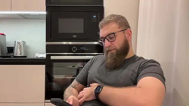 Bear bear  online show from December 18, 2025, 2:01 pm