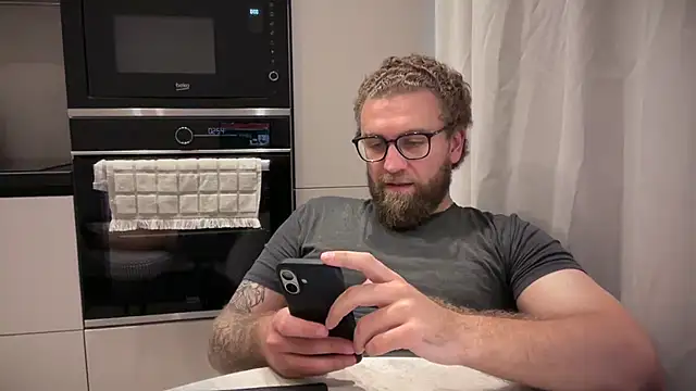 Snapshot of Bear_bear_ chatting on July 13, 2026, 9:23 am Bear bear online show from July 13, 2026, 9:23 am