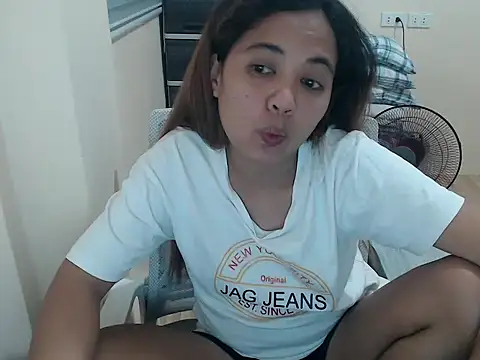 Snapshot of xTheLastVIRGINx chatting on April 12, 2026, 1:38 pm xTheLastVIRGINx online show from April 12, 2026, 1:38 pm