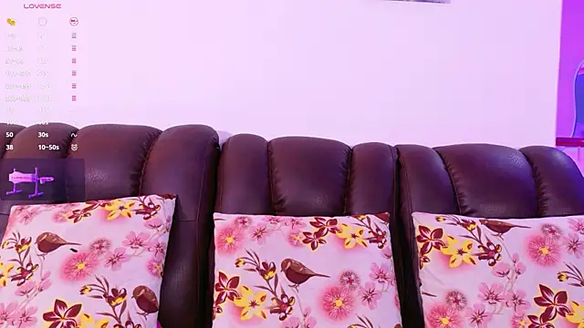 Snapshot of lara_giraldo chatting on May 9, 2026, 11:32 pm lara giraldo online show from May 9, 2026, 11:32 pm