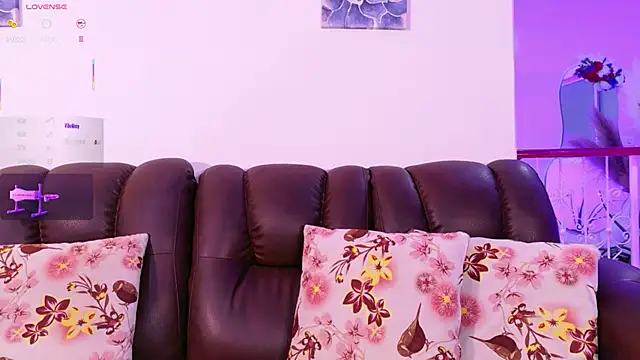 Snapshot of lara_giraldo chatting on May 18, 2026, 11:43 pm lara giraldo online show from May 18, 2026, 11:43 pm