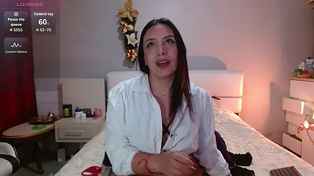 Snapshot of Freyja_soh chatting on December 4, 2025, 9:12 pm Freyja soh online show from December 4, 2025, 9:12 pm