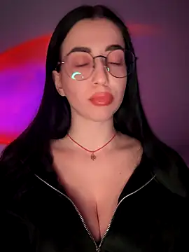 Emylia online show from December 19, 2025, 9:55 pm