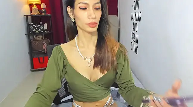 Trixie Mattel21 online show from March 5, 2025, 9:48 pm