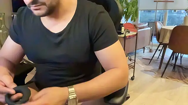 HungandThickLatin online show from January 18, 2025, 1:19 am