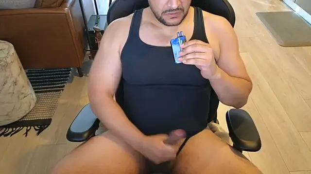 HungandThickLatin online show from May 28, 2026, 2:47 pm