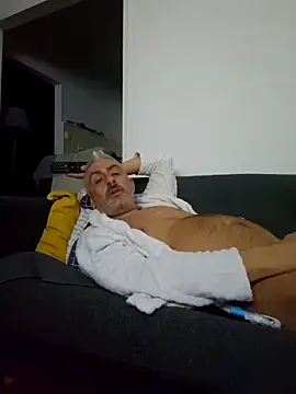 Snapshot of cuci45 chatting on October 29, 2025, 9:38 pm cuci45 online show from October 29, 2025, 9:38 pm