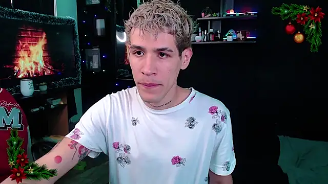 Snapshot of andybxby chatting on December 20, 2024, 8:55 pm andybxby online show from December 20, 2024, 8:55 pm