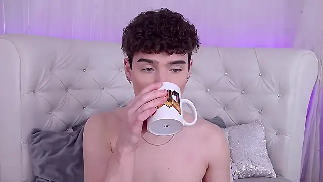 RobbyCharming online show from November 22, 2025, 4:11 am