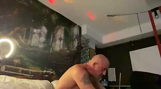 Snapshot of OSIRlS chatting on February 1, 2025, 12:16 pm OSIRlS online show from February 1, 2025, 12:16 pm