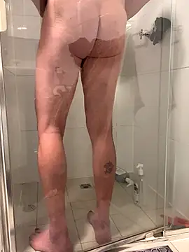 Snapshot of OSIRlS chatting on September 26, 2025, 11:47 am OSIRlS online show from September 26, 2025, 11:47 am