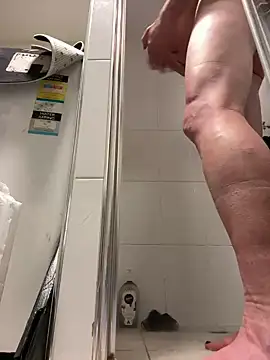 Snapshot of OSIRlS chatting on October 4, 2025, 12:14 pm OSIRlS online show from October 4, 2025, 12:14 pm