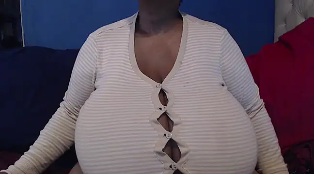 Snapshot of CUTEFIRMMELONSS chatting on March 7, 2025, 8:23 am CUTEFIRMMELONSS online show from March 7, 2025, 8:23 am