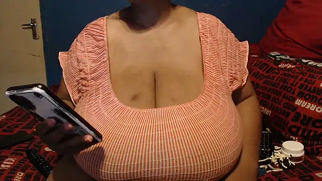 CUTEFIRMMELONSS online show from October 30, 2025, 9:04 pm