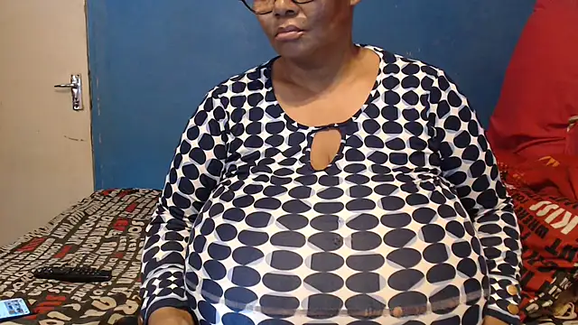 CUTEFIRMMELONSS online show from November 20, 2025, 2:17 pm