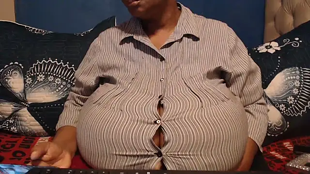 CUTEFIRMMELONSS online show from March 8, 2026, 4:16 am