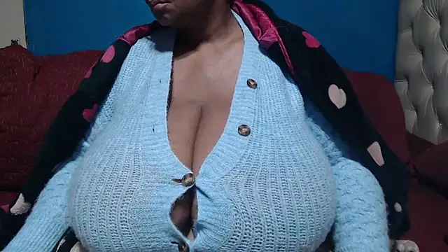 CUTEFIRMMELONSS online show from May 27, 2026, 3:25 am