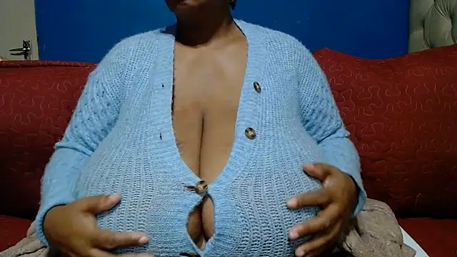 Snapshot of CUTEFIRMMELONSS chatting on June 3, 2026, 3:53 am CUTEFIRMMELONSS online show from June 3, 2026, 3:53 am