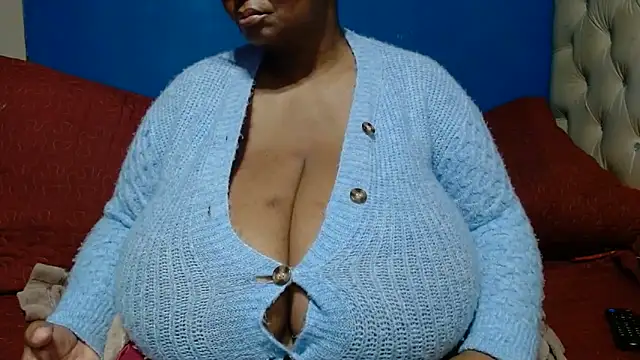 Snapshot of CUTEFIRMMELONSS chatting on June 11, 2026, 9:35 pm CUTEFIRMMELONSS online show from June 11, 2026, 9:35 pm