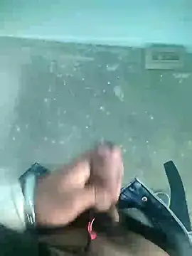 Snapshot of Deshilund9 chatting on December 13, 2024, 8:41 am Deshilund9 online show from December 13, 2024, 8:41 am