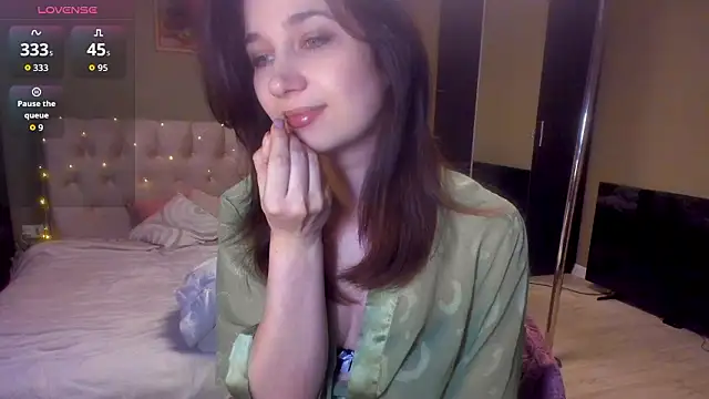 Snapshot of Carina_E chatting on February 13, 2026, 11:28 am Carina E online show from February 13, 2026, 11:28 am